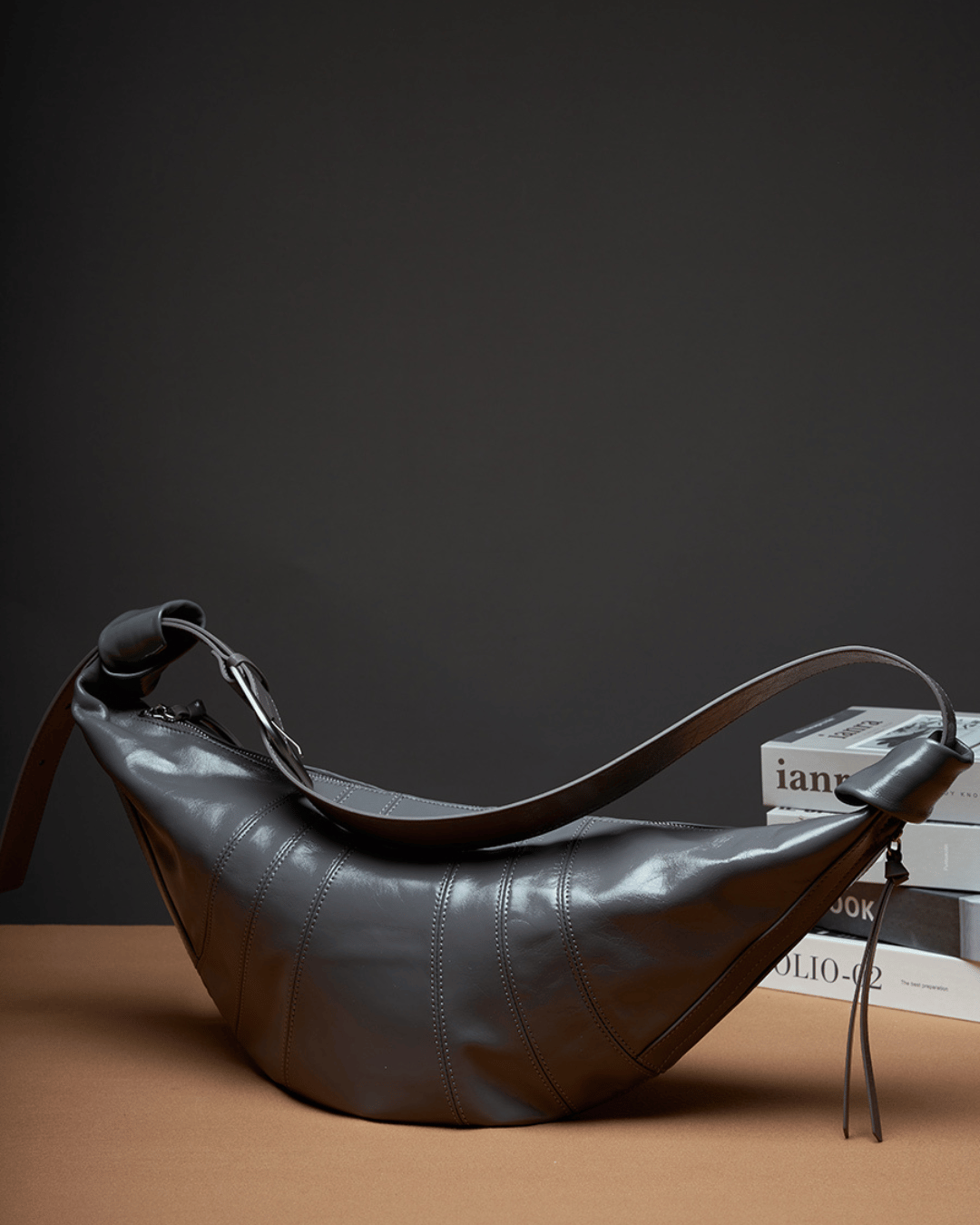 Sac en cuir de luxe Valsenia Banana Curve