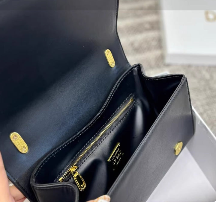 Valsenia Dolce &amp; Gabbana DG Girls Logo-Kettenschultertasche