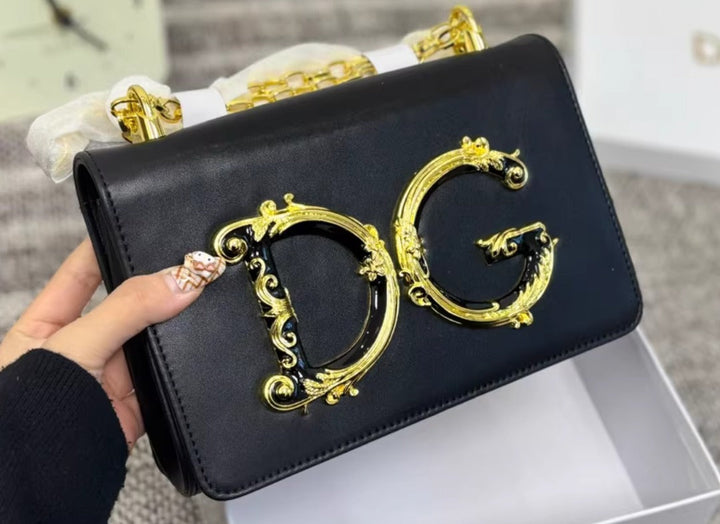 Valsenia Dolce &amp; Gabbana DG Girls Logo-Kettenschultertasche